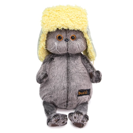 в стеганой шапке-ушанке