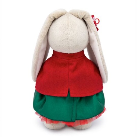 в красном жакете и зеленой юбке