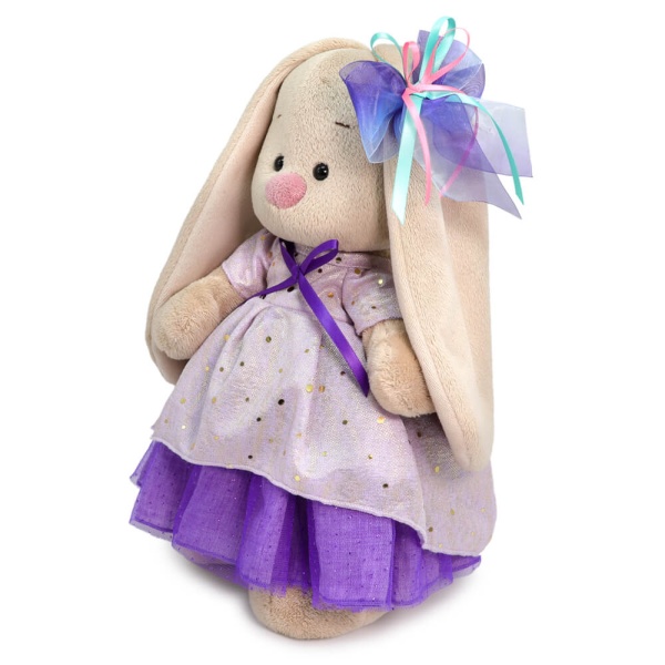 в платье с блестками