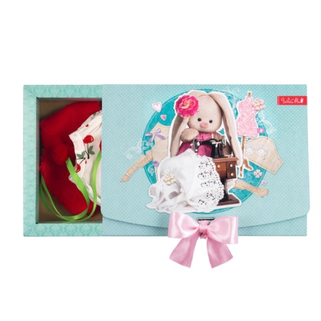 Платье с вишнями и жилет с помпонами